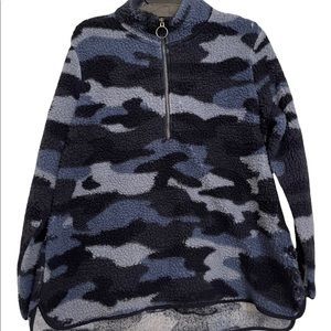 Blue camo 1/4 zip fleece pullover. Size 1X